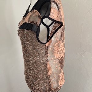 Daytrip Rose Lace Banded Top women small